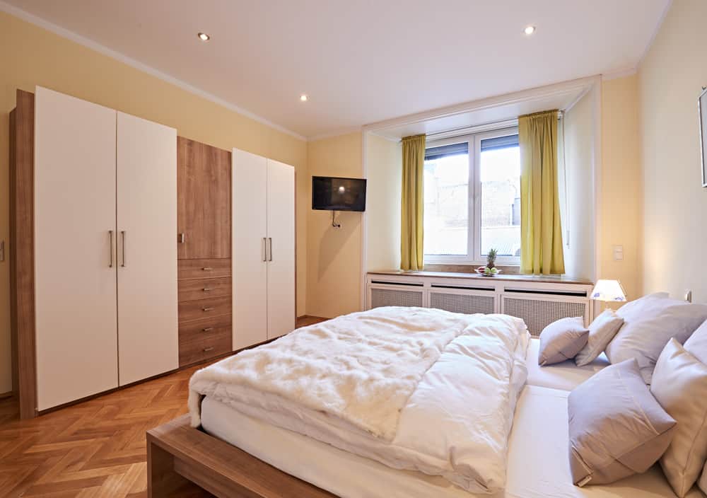 3-room apartment App501 bedroom bed bedside cabinet TV parquet floor