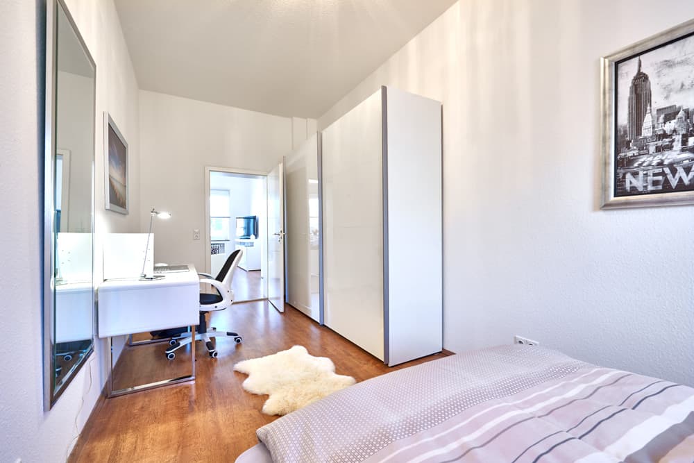 2-room apartment App534 bedroom bed closet desk mirror parquet floor